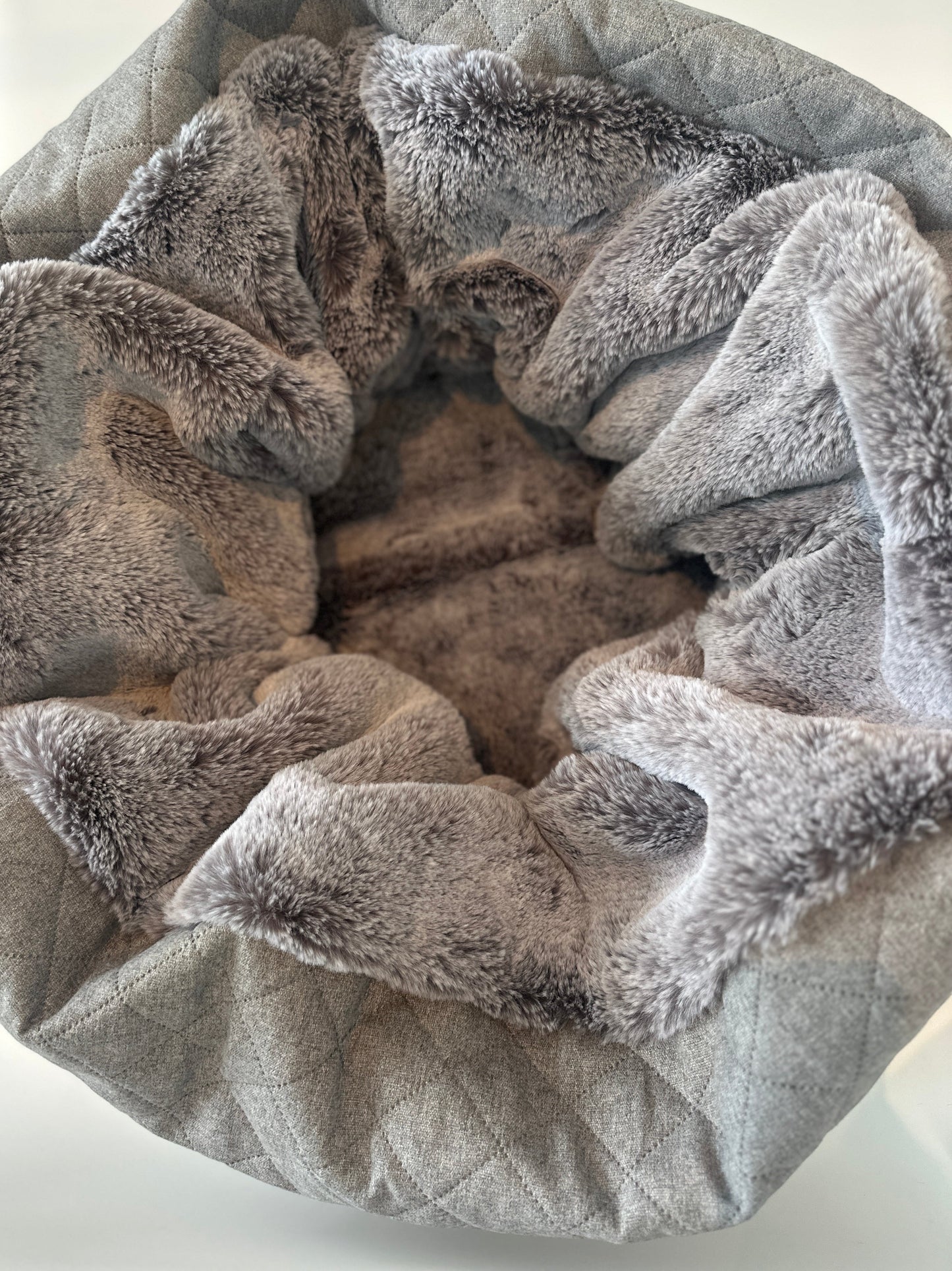 Hundebett - Hideaway Stitch
